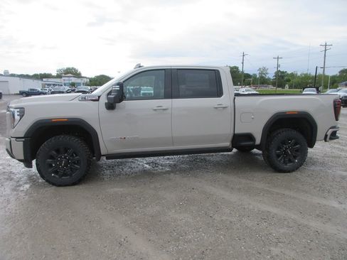 New 2026 GMC Sierra 2500 AT4 w/ AT4 Premium Plus Package AWD/4WD image 10