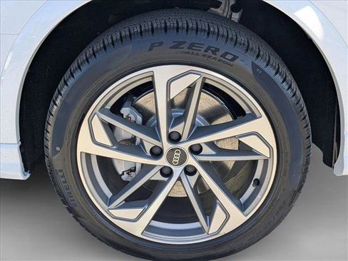 New 2025 Audi Q3 2.0T Premium image 9