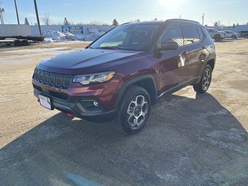 Used 2022 Jeep Compass Trailhawk w/ Trailhawk Convenience Group image 3
