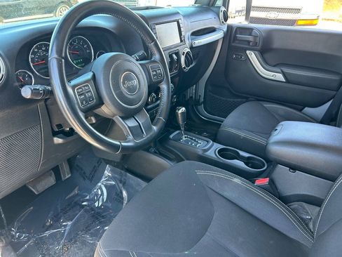 Used 2016 Jeep Wrangler Unlimited Sahara w/ Connectivity Group AWD/4WD image 23