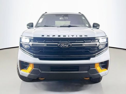 Used 2025 Ford Expedition Tremor image 2