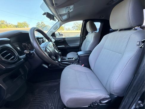 Used 2017 Toyota Tacoma SR RWD image 11