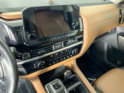 Used 2024 Nissan Pathfinder Platinum image 24