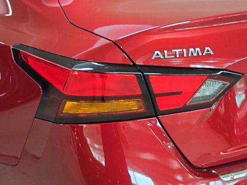 Used 2023 Nissan Altima 2.5 SR FWD image 31