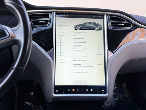 Used 2015 Tesla Model S 85 image 19