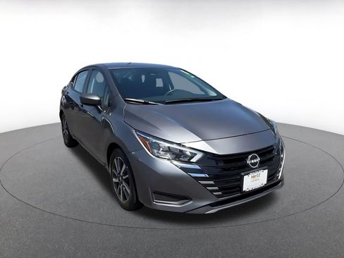 Used 2025 Nissan Versa SV FWD image 3