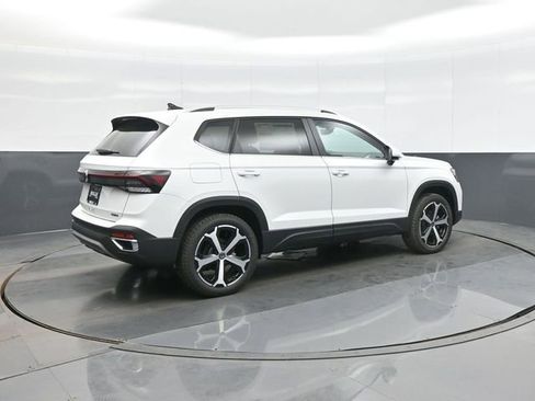 New 2026 Volkswagen Taos SEL image 7
