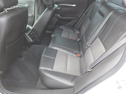 Used 2018 Chevrolet Impala LT FWD image 10