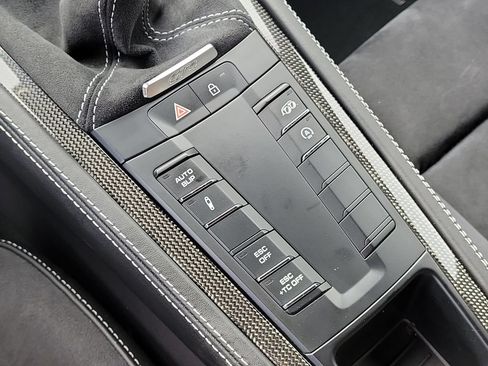 Certified 2020 Porsche 718 Cayman GT4 RWD image 32