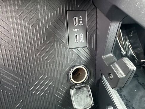 Used 2024 Toyota Tacoma TRD Off-Road image 38