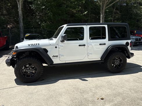 Used 2025 Jeep Wrangler Unlimited Sport AWD/4WD image 4
