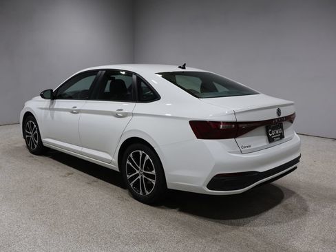 Used 2025 Volkswagen Jetta Sport FWD image 4