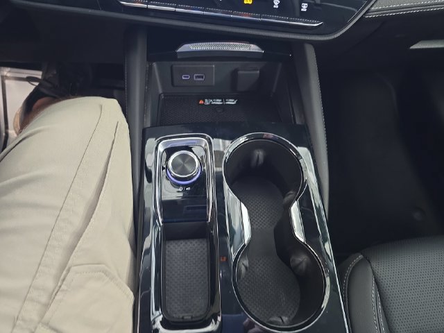 Certified 2025 Buick Envision Preferred AWD/4WD image 21