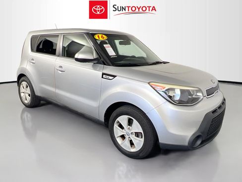 Used 2016 Kia Soul FWD image 1