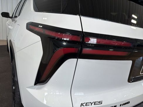 New 2026 Chevrolet Traverse LT w/ Midnight/Sport Edition image 15