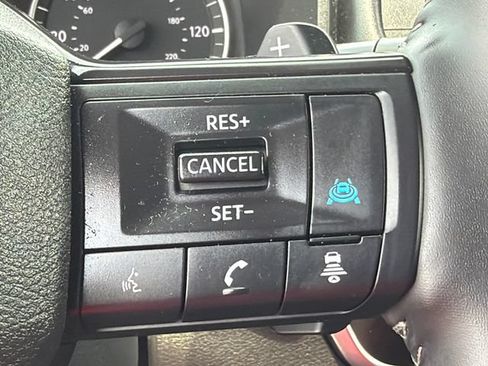 Used 2025 Nissan Rogue SV FWD image 25