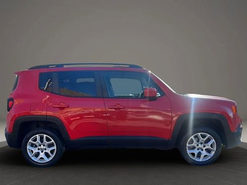 Used 2018 Jeep Renegade Latitude image 4