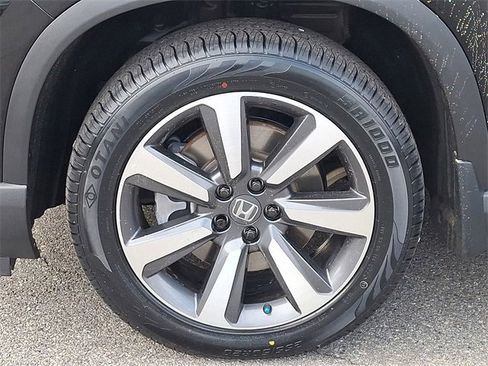 Used 2025 Honda Pilot Touring image 8