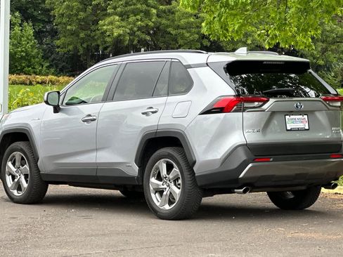 Used 2019 Toyota RAV4 Limited AWD/4WD image 6
