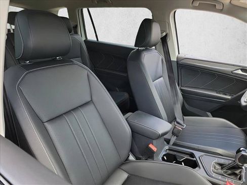 Used 2023 Volkswagen Tiguan SE FWD image 12