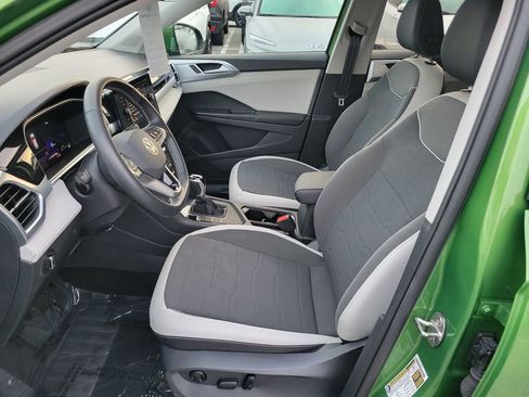 Used 2025 Volkswagen Taos SE w/ Black Wheel Package image 14