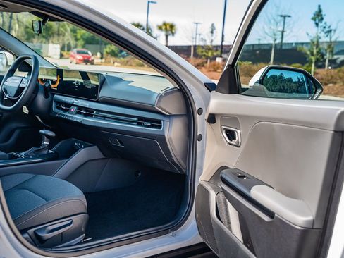 New 2026 Kia K4 LXS FWD image 7