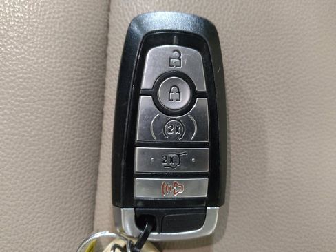 Used 2020 Ford Explorer XLT w/ Equipment Group 202A RWD image 32