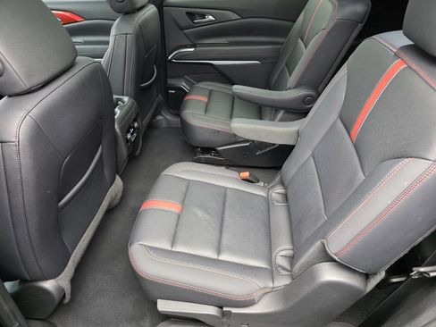 Used 2024 Chevrolet Traverse RS FWD image 14