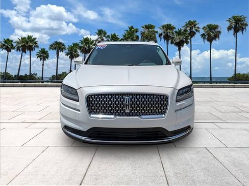 Used 2023 Lincoln Nautilus Reserve FWD image 2