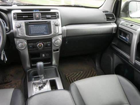Used 2017 Toyota 4Runner SR5 Premium RWD image 11