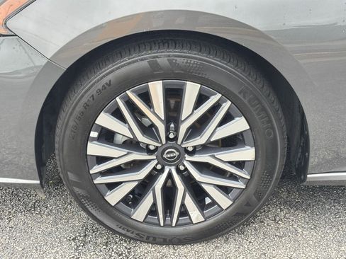 Used 2025 Nissan Altima 2.5 SV FWD image 30