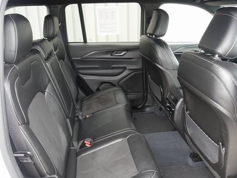 Used 2023 Jeep Grand Cherokee Altitude image 26