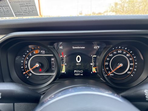 Used 2026 Jeep Wrangler Unlimited Sahara AWD/4WD image 19