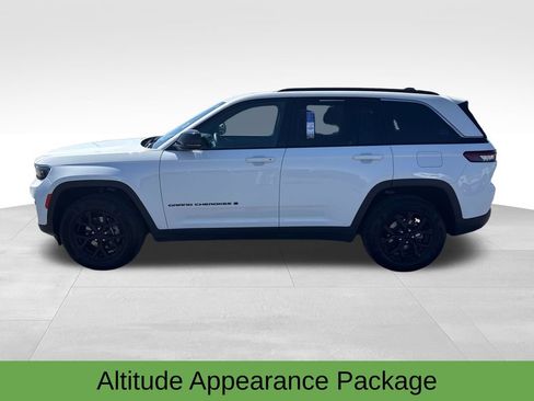 Used 2024 Jeep Grand Cherokee Altitude AWD/4WD image 5
