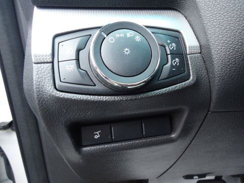 Used 2015 Ford Explorer XLT w/ Equipment Group 202A AWD/4WD image 7