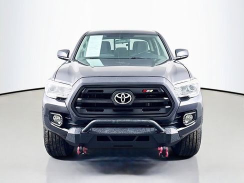 Used 2017 Toyota Tacoma SR image 8