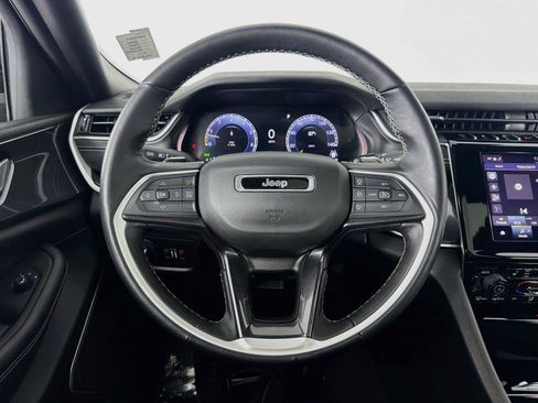 Used 2022 Jeep Grand Cherokee Altitude AWD/4WD image 10