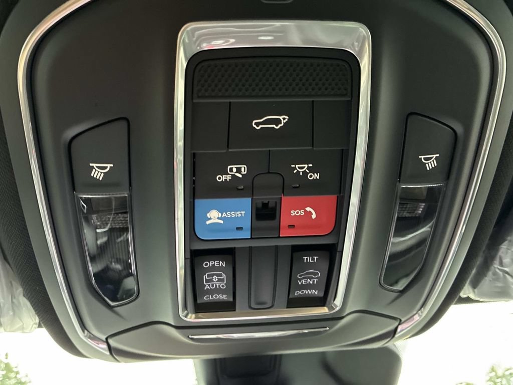 New 2026 Jeep Grand Cherokee Altitude AWD/4WD image 18