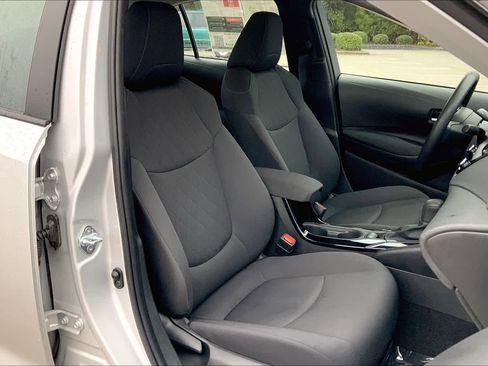 Used 2021 Toyota Corolla LE image 9