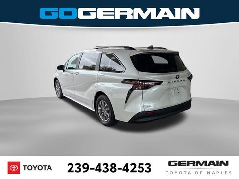 Used 2025 Toyota Sienna XLE image 4
