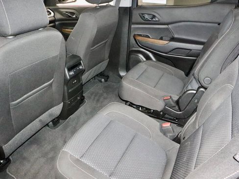 Used 2023 GMC Acadia SLE image 20