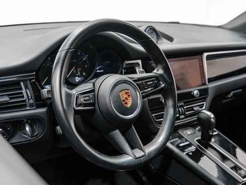 Used 2022 Porsche Macan image 11