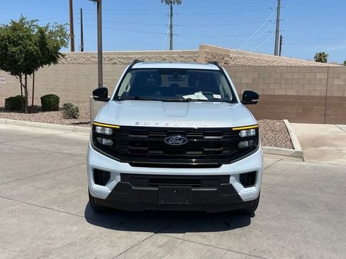 Used 2025 Ford Expedition Active AWD/4WD image 4