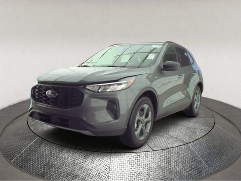 Used 2025 Ford Escape ST-Line w/ Cold Weather Package AWD/4WD image 3