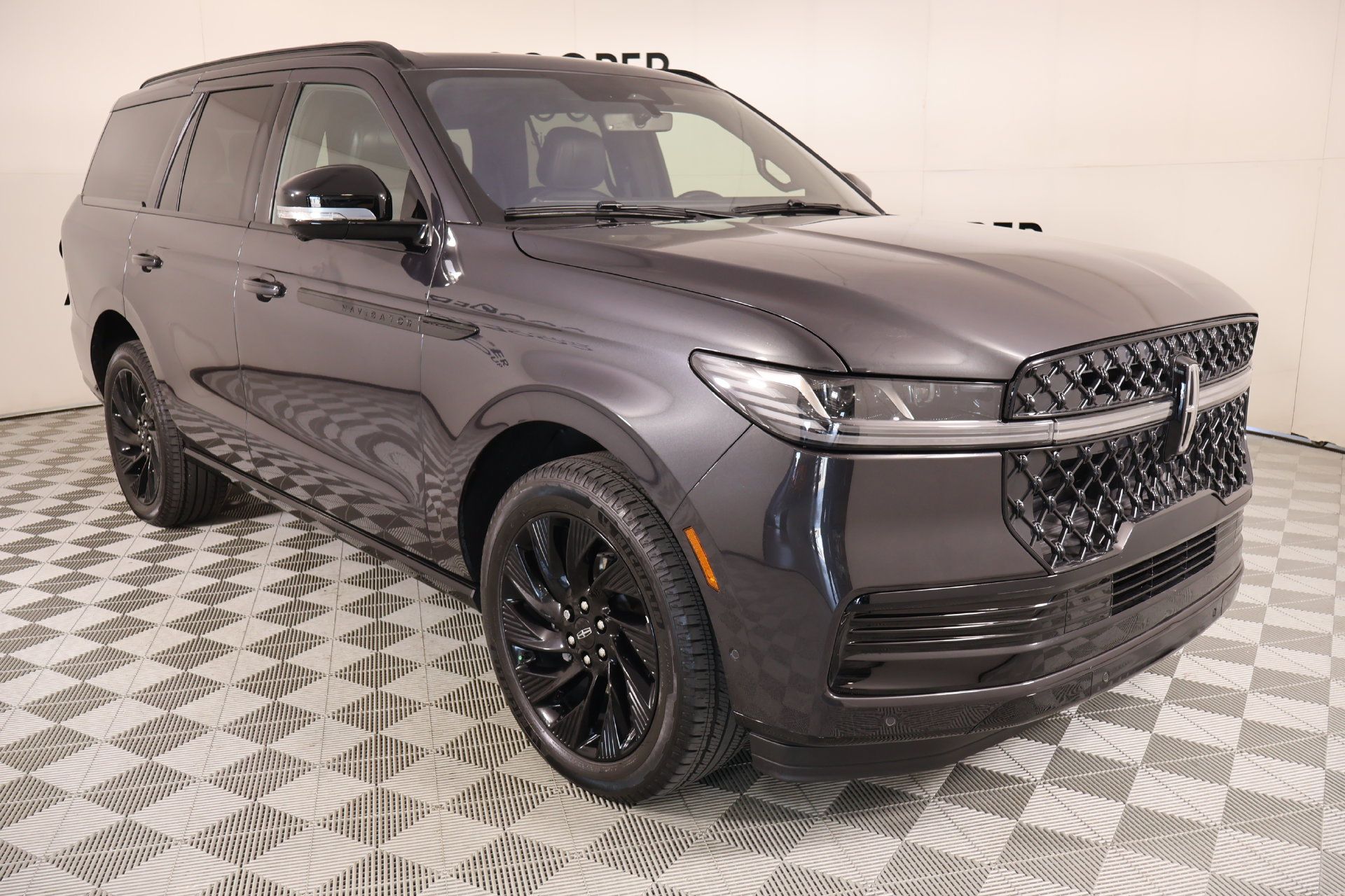 Certified 2025 Lincoln Navigator Reserve w/ Jet Appearance Package AWD/4WD image 1
