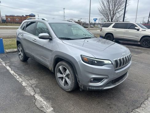 Used 2019 Jeep Cherokee Limited FWD image 2