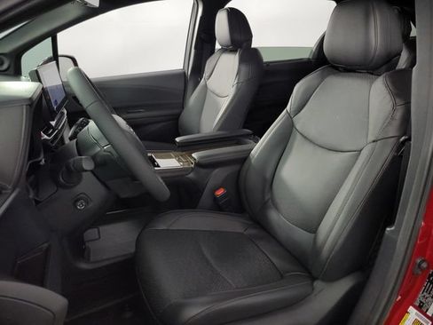 Used 2026 Toyota Sienna Limited FWD image 15