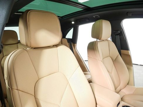 Certified 2026 Porsche Macan AWD/4WD image 24