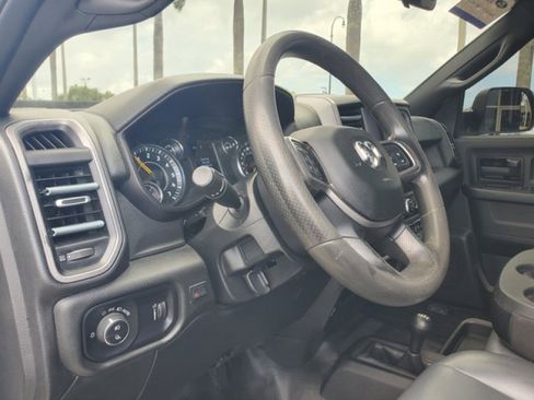 Used 2021 RAM 2500 Tradesman w/ Chrome Appearance Group AWD/4WD image 9