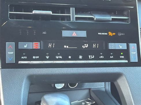 Used 2021 Toyota Avalon XSE image 27